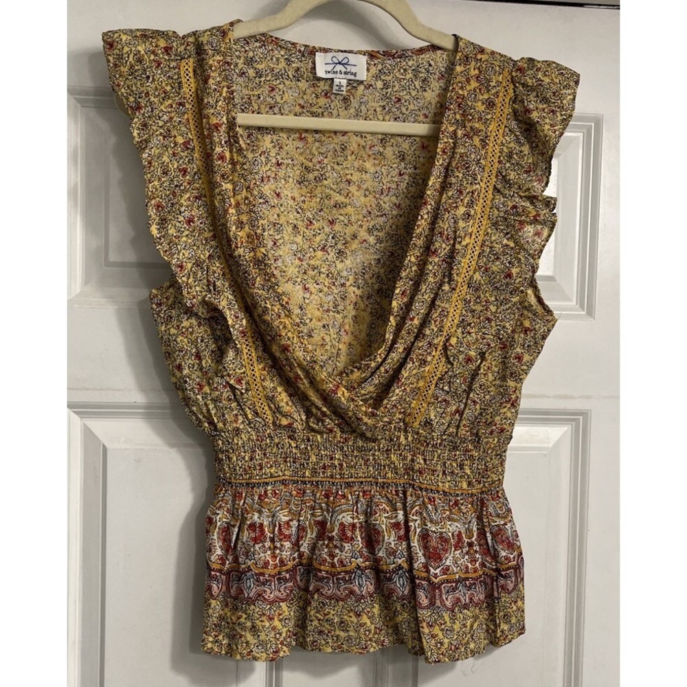 Dainty Boho Peasant Top flutter sleeve floral Deep V neck smocked ruffle Large